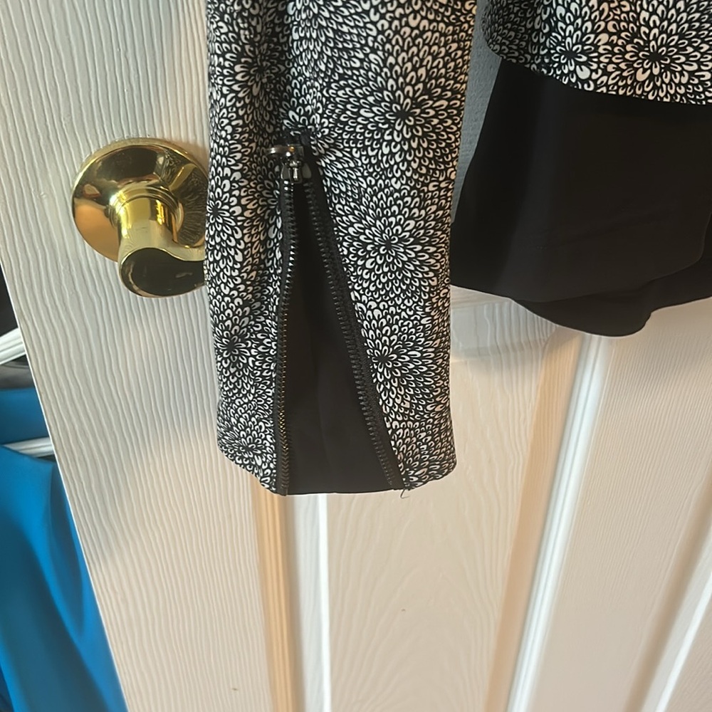 Lululemon jacket - Picture 3 of 4
